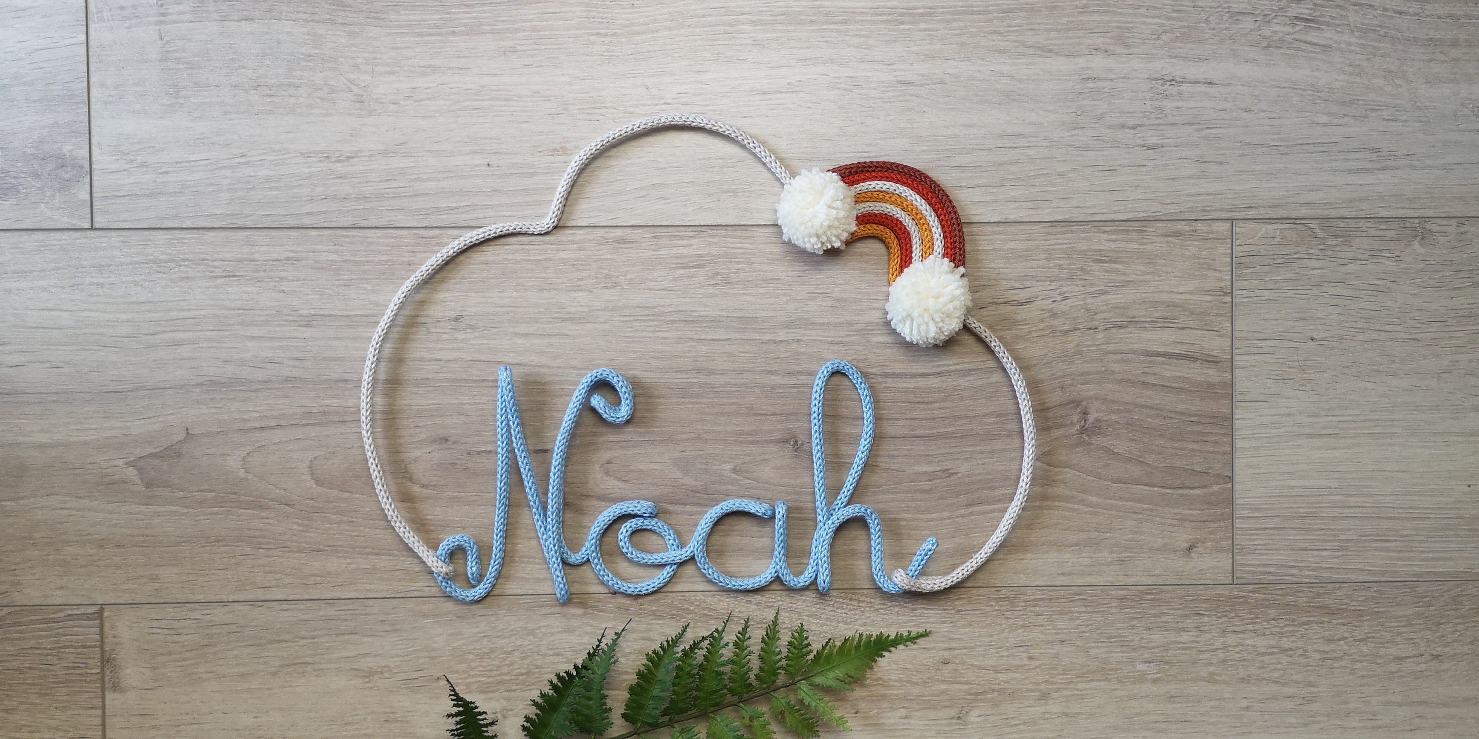 Prénom en Tricotin avec Décor Arc-En-Ciel Personnalisable, Décoration Murale, Porte, Baptême, Annive