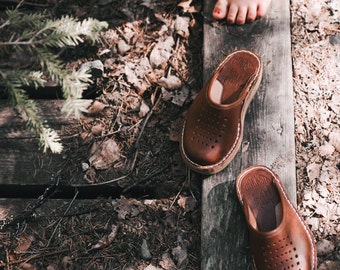 Kids brown leather slippers, Kids shoes, Handmade shoes, Kids clogs, unisex, Docksta slip-on, Handmade in Sweden,