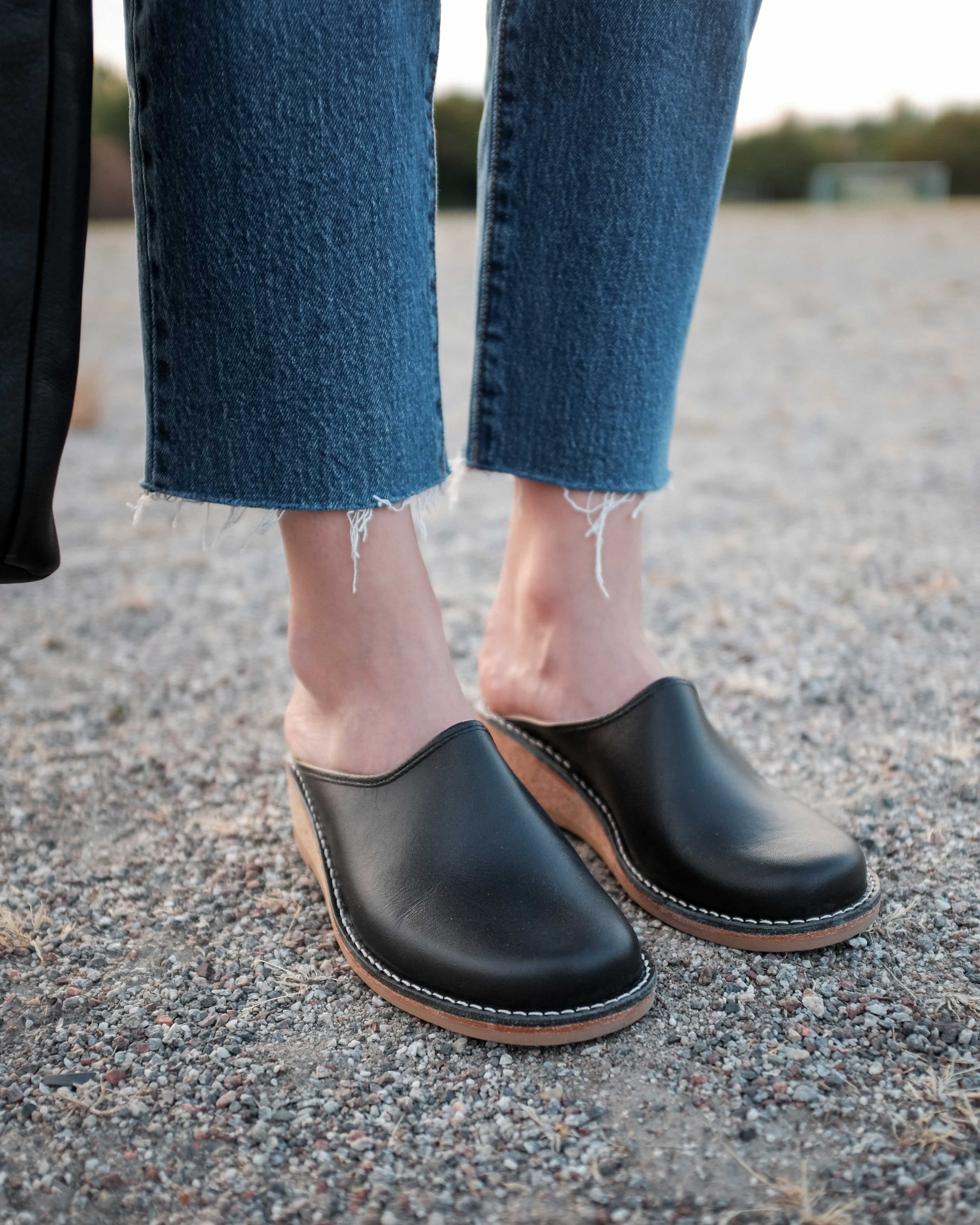 Women's Black Vegetable Leather Slippers Handmade