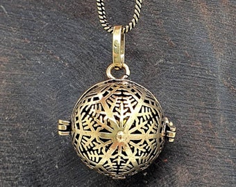 Boule d’harmonie en or ou en argent flocon de neige Balle d’harmonie Carillon musical Carillon Mandala Pendentif charme, Cloche gardienne d’ange, cadeau d’amulette porte-bonheur