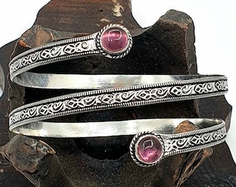 Brazalete de brazalete hippie chic de plata con turquesa, malaquita, coral, ónix, cuarzo rosa, cuarzo, amatista, lapislázuli ajustable