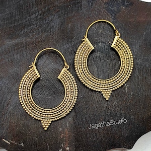 Boho Sunburst Creolen, ethnischer himmlischer Schmuck, handgemachte Mandala Sun Creolen, Goldmessing Ohrringe, Boho Geschenk für sie