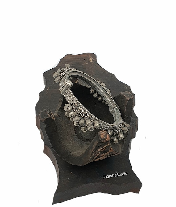 Vintage Rajasthani Sterling Silver Dragon Cuff Bracelet Vintage Rajasthani Sterling Silver Dragon Cuff Bracelet