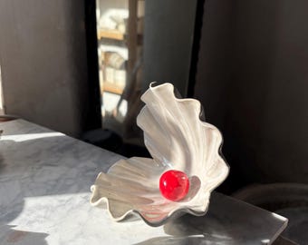 Ceramic Double Pearl White Clam Shell with Pearl, Handmade Jewelry Dish Ring Holder, Ring Dish Unique Wedding Gift Idea, Tray for Trinkets