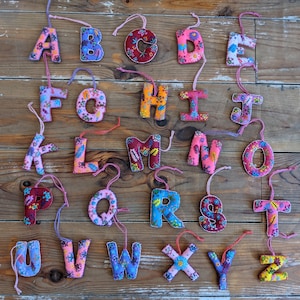 Kinderzimmer Namen Buchstaben - Stickerei Blume