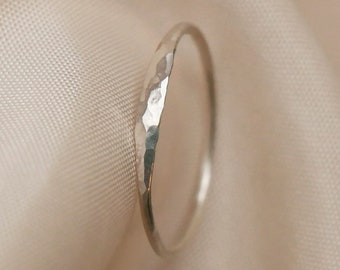 GEORG, Ring, 925 Silber, gehämmert, minimalistisch, dünn