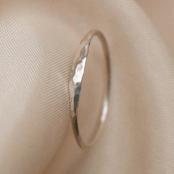 GEORG, Ring, 925 Silber, gehämmert, minimalistisch, dünn