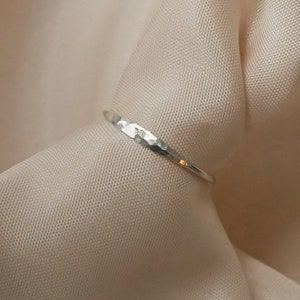 GEORG, Ring, 925 Silber, gehämmert, minimalistisch, dünn Bild 3