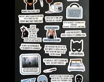 Könnte beinhalten: Eine Sammlung von Aufklebern mit verschiedenen Designs und Texten. Die Aufkleber zeigen Bilder einer Person, einer Katze, eines Weinglases, einer Teetasse, eines Batman-Symbols und Texte wie "Mommy and Daddy Time" und "I am Batman."