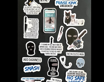 Könnte beinhalten: Eine Sammlung von Aufklebern mit verschiedenen Designs und Texten. Designs umfassen eine schwarze Katze, einen Smartphone-Bildschirm, ein Messer, eine Sturmhaube und den Text "LIGHTS OUT". Die Aufkleber sind in Schwarz und Weiß.
