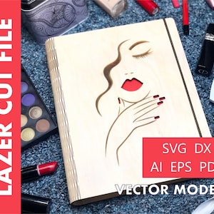 Puede incluir: Una cubierta de cuaderno de madera cortada con láser con un diseño de rostro de mujer con labios y uñas rojos. La cubierta es de madera clara y tiene un acabado natural. El diseño está cortado en la madera, creando un efecto en relieve. La cubierta está etiquetada con el texto "SVG DX AI EPS PDF VECTOR MODEL".