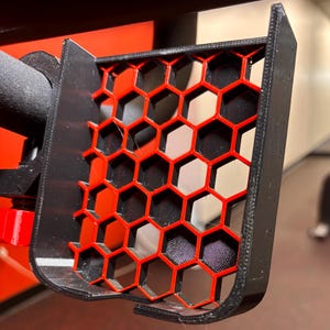 Soporte para teléfono para bicicleta estática. Mantén tu teléfono seguro y libre de sudor. ¡Sin herramientas y con garantía de por vida!