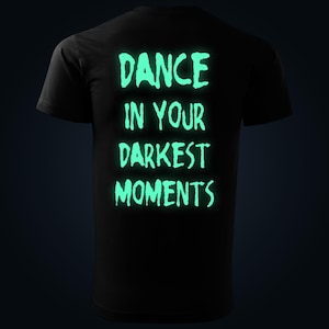 Dance In Your Darkest Moments glow in the dark T-Shirt Rückendruck