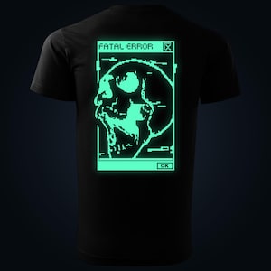 Fatal Error självlysande t-shirt med tryck på baksidan