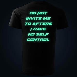 Do Not Invite Me glow in the dark T-Shirt Aufdruck auf dem Rücken