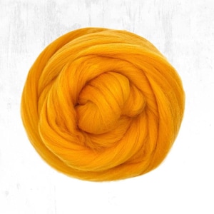Merino wool roving 18 micron Super soft Merino roving wool 19 mic Wet needle felting wool top Extrafine spinning fiber Sunset Orange yellow