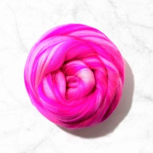 Merino wool roving blends Merino roving wool Blended spinning fiber Mixed multi color Wet nuno needle felting wool top Canada Raspberry