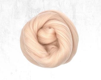Merino wool roving 18 micron Superfine Merino roving 18.5 mic Needle felting wool top Super soft spinning fiber Eggshell Beige Skin pink