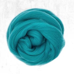 Merino roving 18 micron Superfine Merino wool roving 18.5 mic Felting wool top Super soft spinning fiber Cerulean Mint Blue turquoise