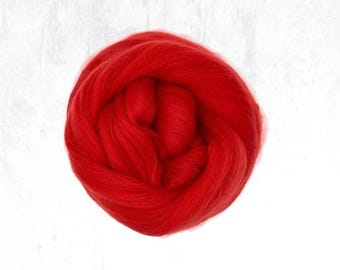 Lana merino superfina de 18 micras para fieltrar. Lana merino suave para hilar. Fibra de hilado fina. Rojo brillante.