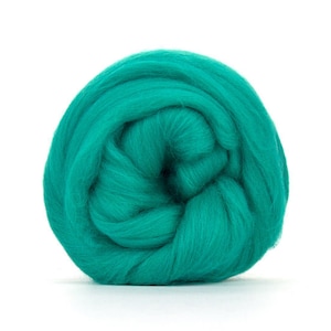 Merino wool top for spinning Wet felting wool roving Spinning fiber Combed tops Jade Teal green Mint