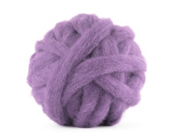 Pode incluir: Uma bola de lã roxa, perfeita para tricotar ou fazer crochê.