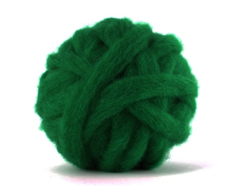 Forest green wool roving for needle felting Carded Corriedale sliver Soft spinning fiber Dark green Evergreen Spinning wool top