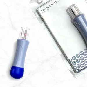Felting needle holder with 7 felting needles Felting tool Protective needle felting supplies Canada