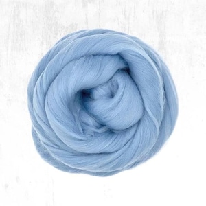 18 mic Merino roving Superfine 18 micron Merino wool for felting Soft wool top for wet felting Fine Spinning fiber Light baby blue Dream