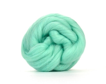 Merino wool tops 23 micron Spinning wool roving Needle felting wool Combed fiber Mint Spearmint yarn