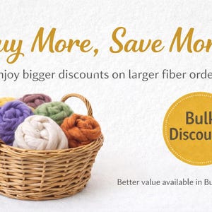 Op de afbeelding: Een gevlochten rieten mand gevuld met bollen gekleurde wol in de kleuren geel, paars, groen, wit en oranje. De tekst luidt Buy More, Save More! Enjoy bigger discounts on larger fiber orders! Bulk Discounts. Better value available in Bulk section.