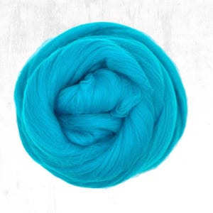 Merino roving 18 micron Superfine Merino wool roving 18.5 mic Felting wool top Super soft spinning fiber Turquoise Mint blue green Aqua
