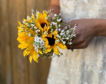 Sunflowers and baby’s breath bouquet Flower girl bouquet Sunflowers wedding Sunflowers bouquet Flower girls