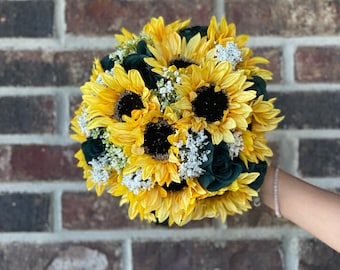 Sunflowers Emerald Green Roses and baby’s breath bouquet Emerald Green Bouquet Fall Wedding Spring Wedding Summer