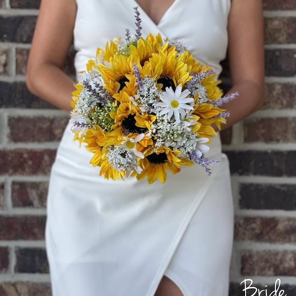 Bouquet de mariée lavande et tournesol Mariage lavande Bouquets violets