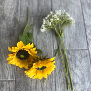 Sunflowers and Baby’s Breath for Centerpieces and/or Cake, Sunflower Cake Decoration, Flowers for Bouquets, Sunflower Bride Bouquet