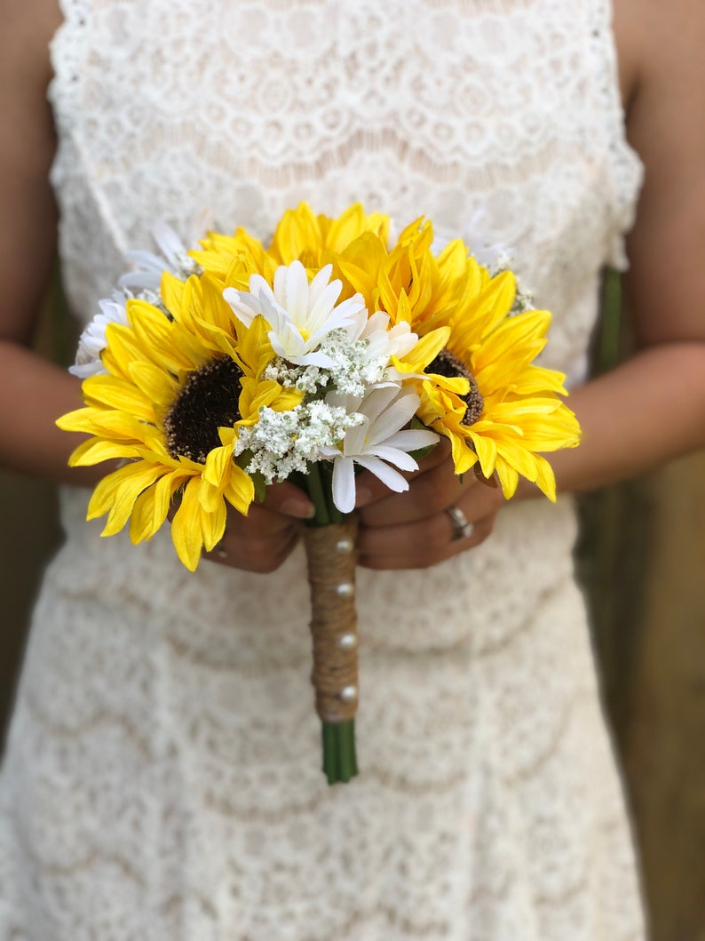 Yellow sunflowers Twine handle Burlap wedding Country wedding Budget Bouquets Spring Wedding Summer Wedding Fall Wedding