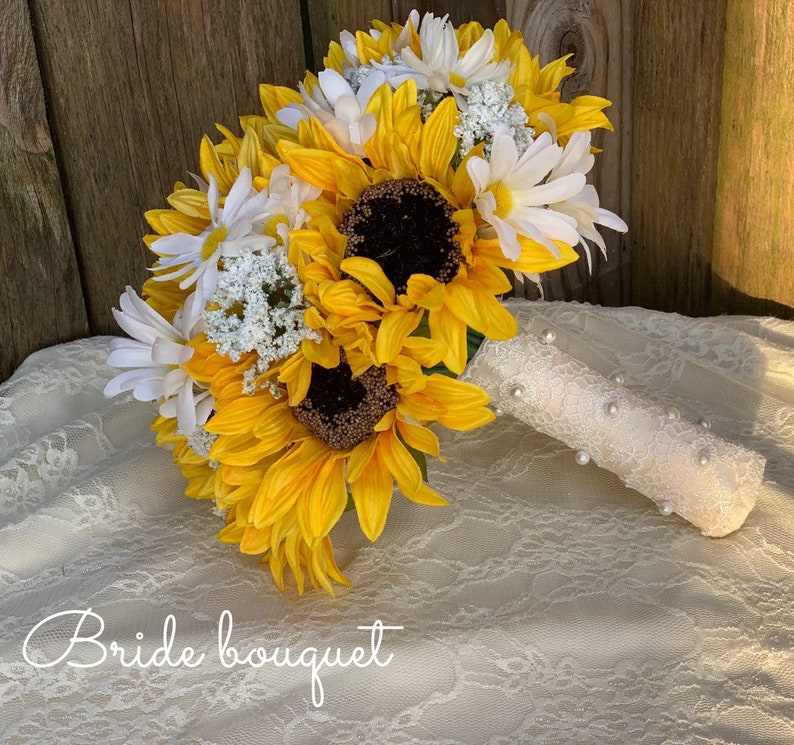 Yellow sunflowers Twine handle Burlap wedding Country wedding Budget Bouquets Spring Wedding Summer Wedding Fall Wedding