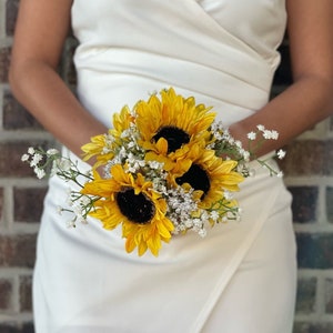 Sunflowers and baby's breath bouquet Twine handle and pearls Fall Wedding Spring Wedding Summer Wedding Rustic bride Country wedding image 3