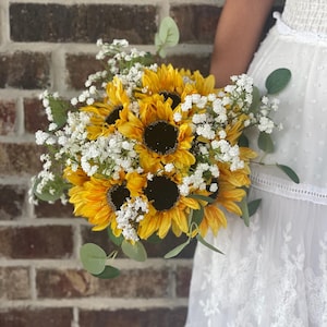 Sonnenblumen und Schleierkraut Strauß, Sonnenblumen Hochzeit, Hochzeit im Herbst, Frühlingshochzeit Sommerhochzeit Rustikale Braut vom Land