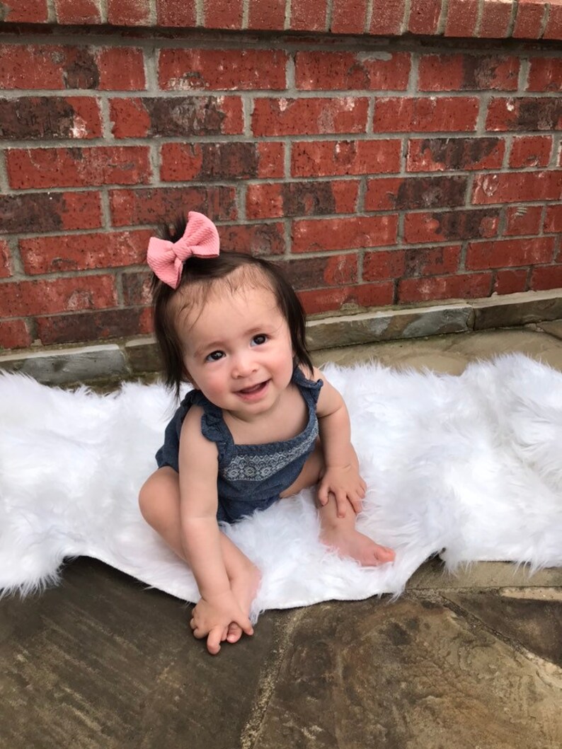 WHITE Classic Bow