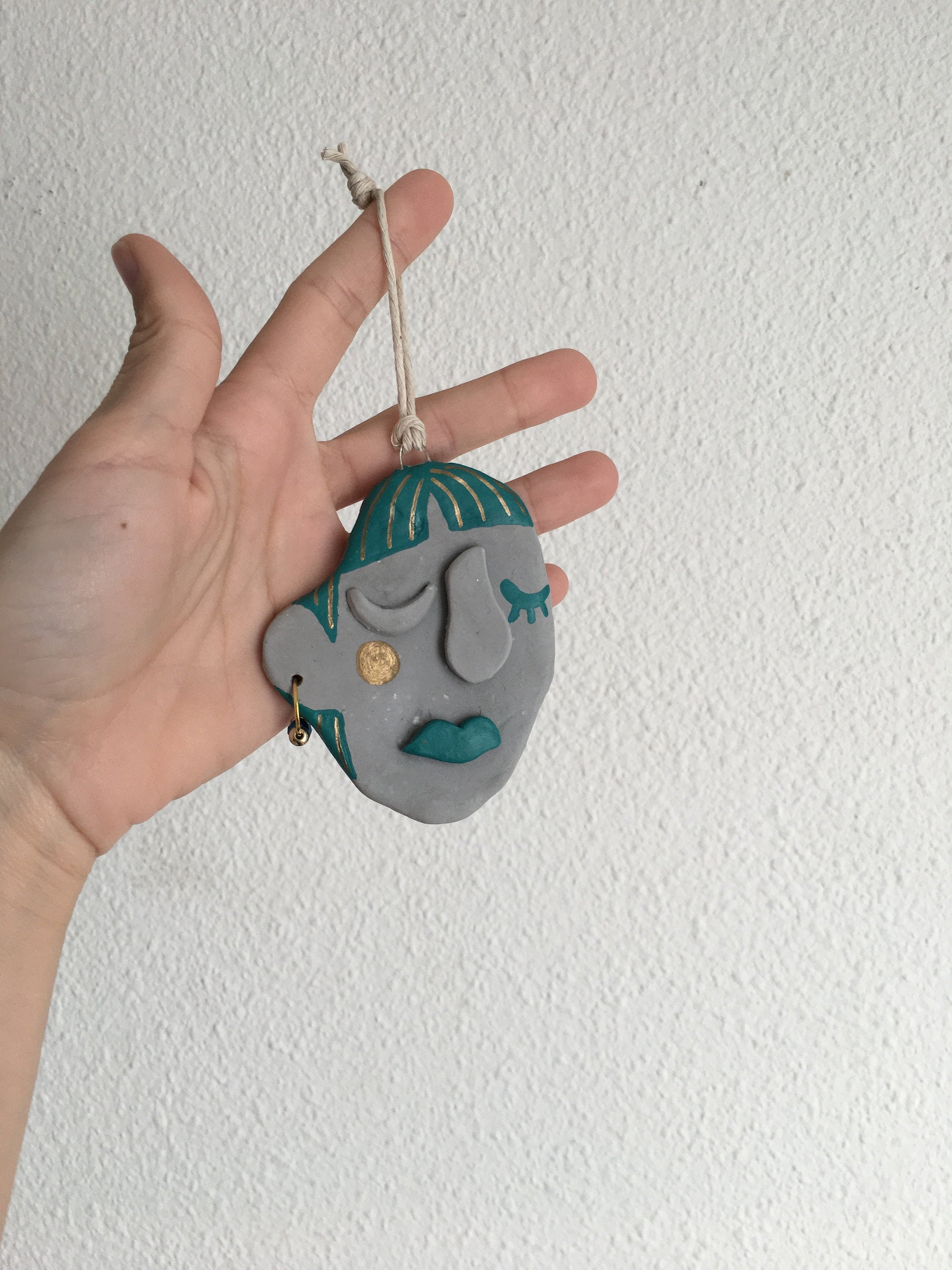 Portrait Mural en Argile