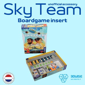Peut inclure: Insert de jeu de société pour le jeu Sky Team. L'illustration de la boîte présente un avion et deux personnes. L'insert est jaune et gris, avec diverses pièces de jeu. Le texte comprend "Sky Team", "Boardgame insert" et "3DWISE WE CREATE IT".