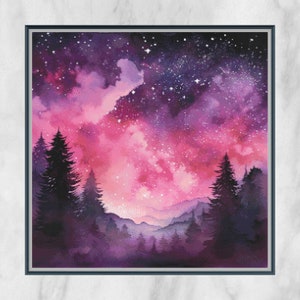 以下が含まれることがあります： 水彩画で描かれた、星が輝く紫とピンクの夜空と、手前にシルエットで描かれた森の風景です。