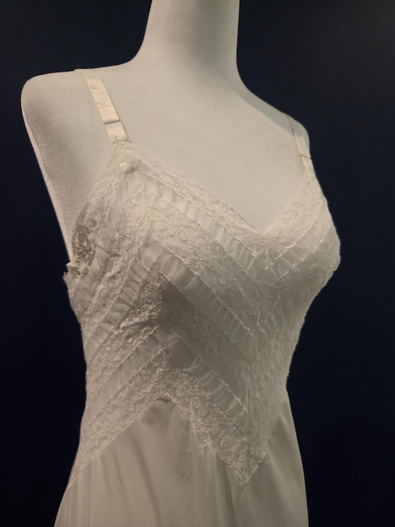 Vintage Lace Slip-Size S-GREAT CONDITION