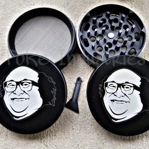 Its Always Sunny In Philadelphia Frank Reynolds Herb Grinder 63mm 2.5 Inches LARGE GRINDER Herb Spice Coffee Grinder Birthday Gift Trash Man