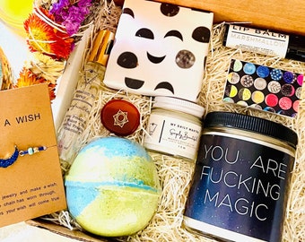 Mantra Spa Gift Box | Soy Candle, Bath Bomb, Body Butter