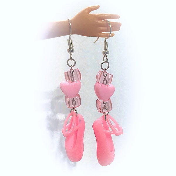 Boucles d’oreilles de chaussures de ballet - jolies boucles d’oreilles de chaussures de poupée faites à la main en rose et argent