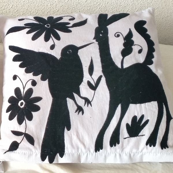 Otomi Embroidered Cushion. Cotton Tenango Pillowcase/Cojín Otomí con bordados de Tenango