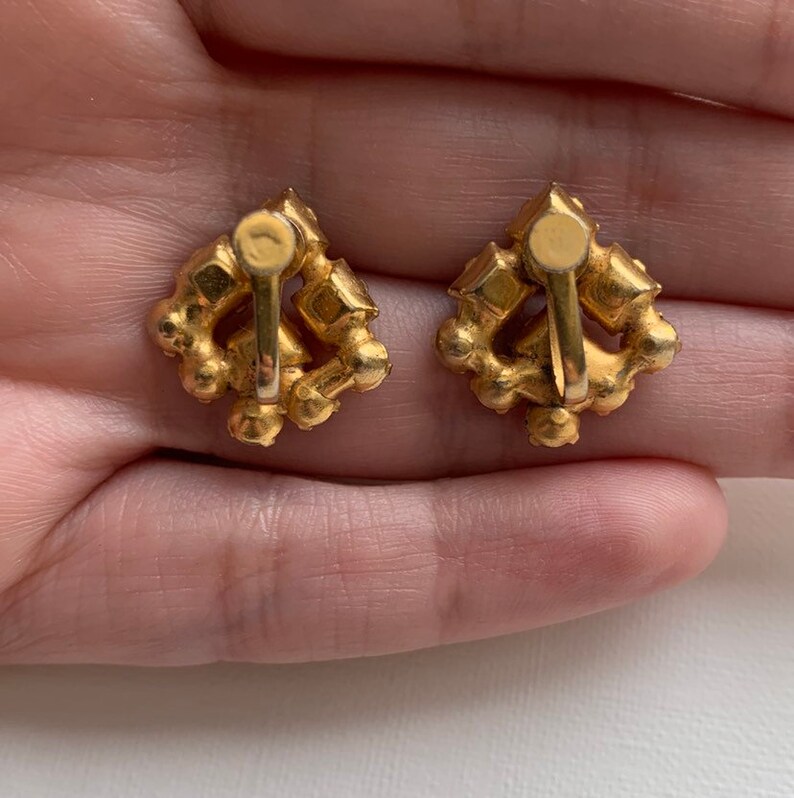Vintage pink and clear rhinestone screw back earrings